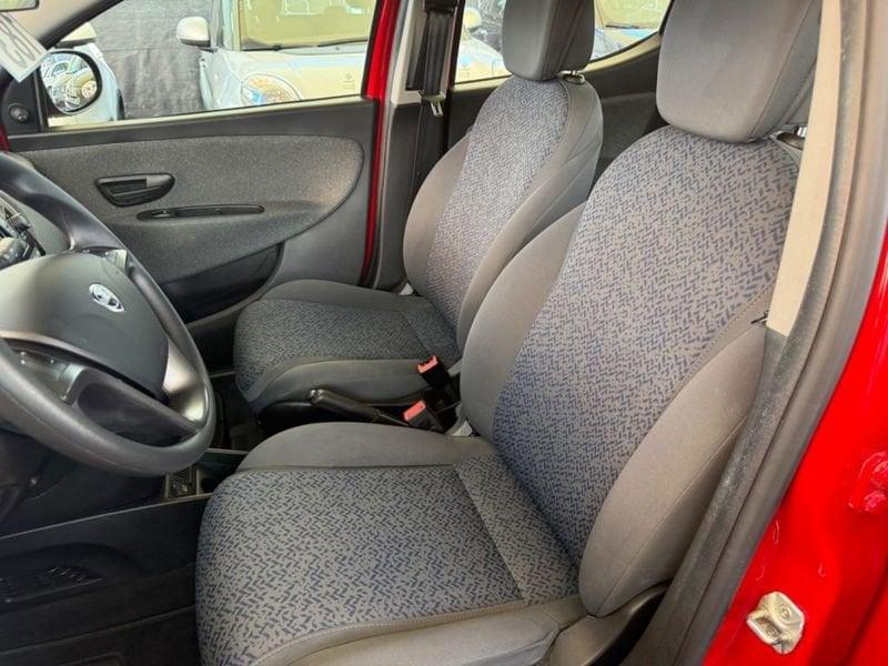 Lancia Ypsilon 1.0 FireFly Hybrid Ecochic Silver +