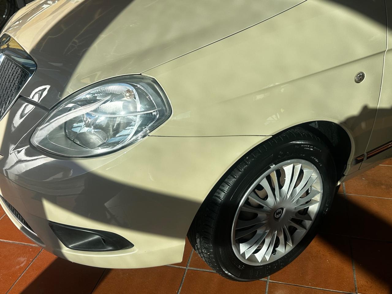 Lancia Ypsilon 1.2 beige metano 125.000km