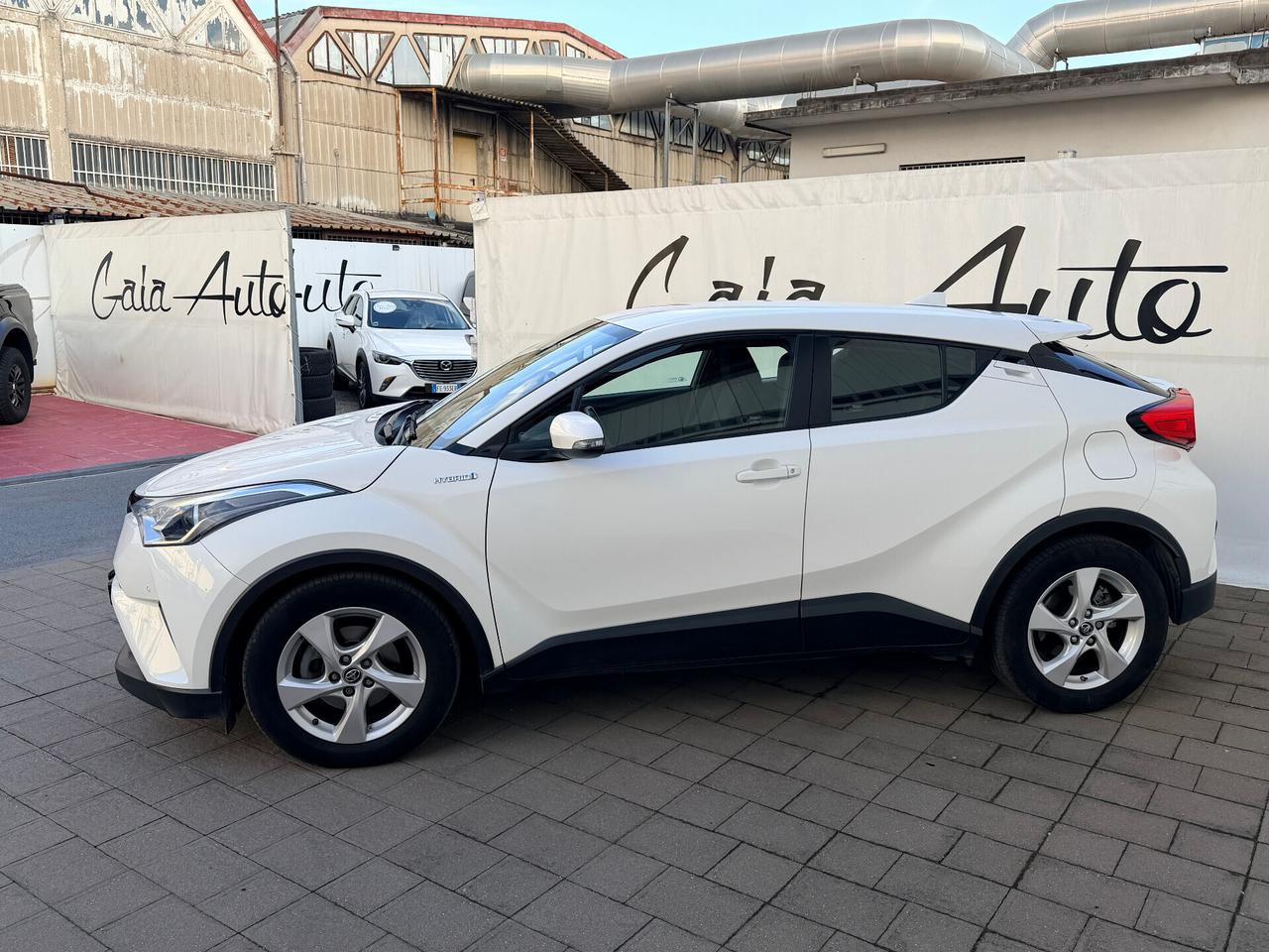 Toyota C-HR 1.8 Hybrid E-CVT Trend
