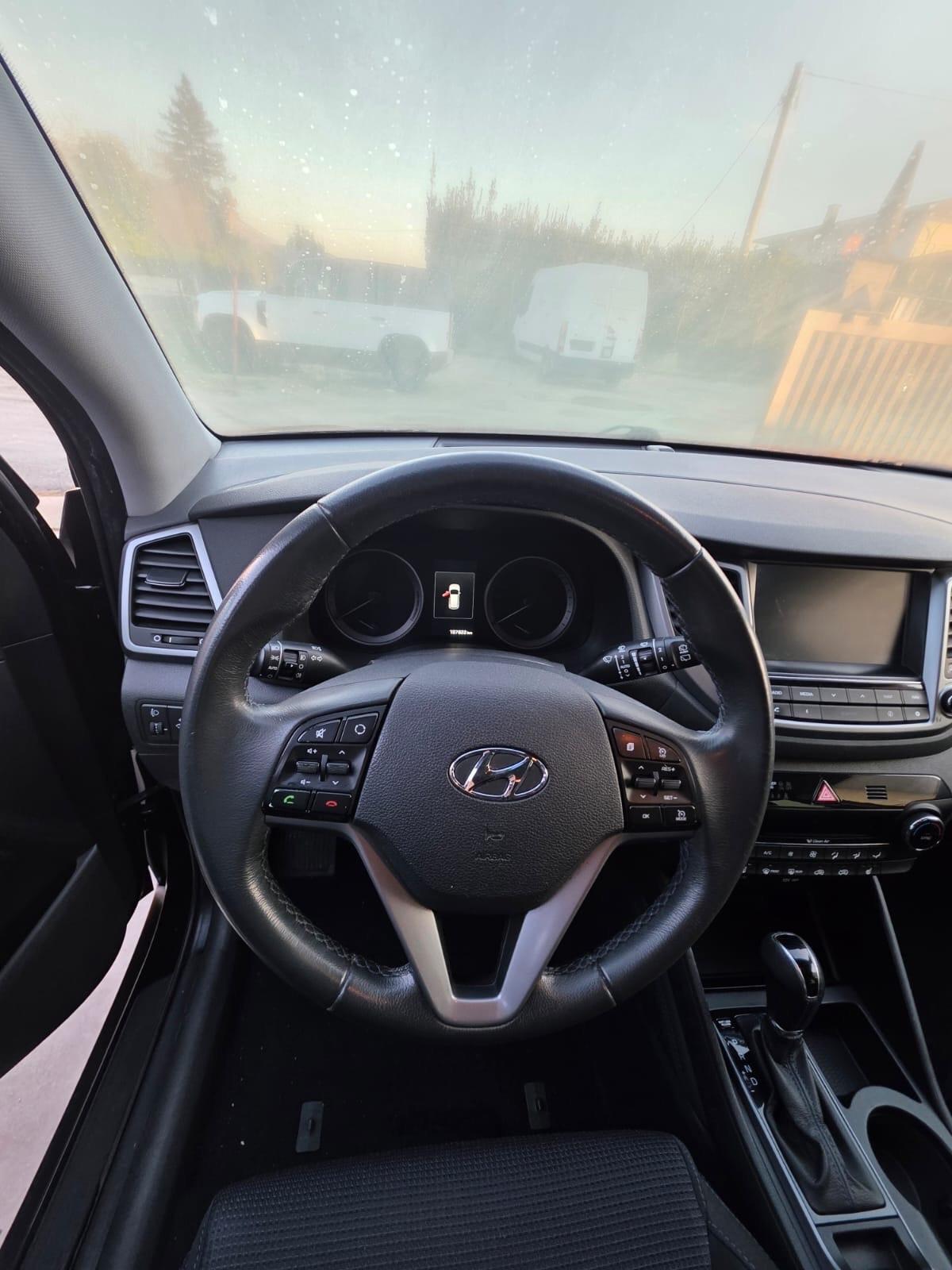 Hyundai Tucson 1.7 CRDi cambio automatico garantita 12 mesi