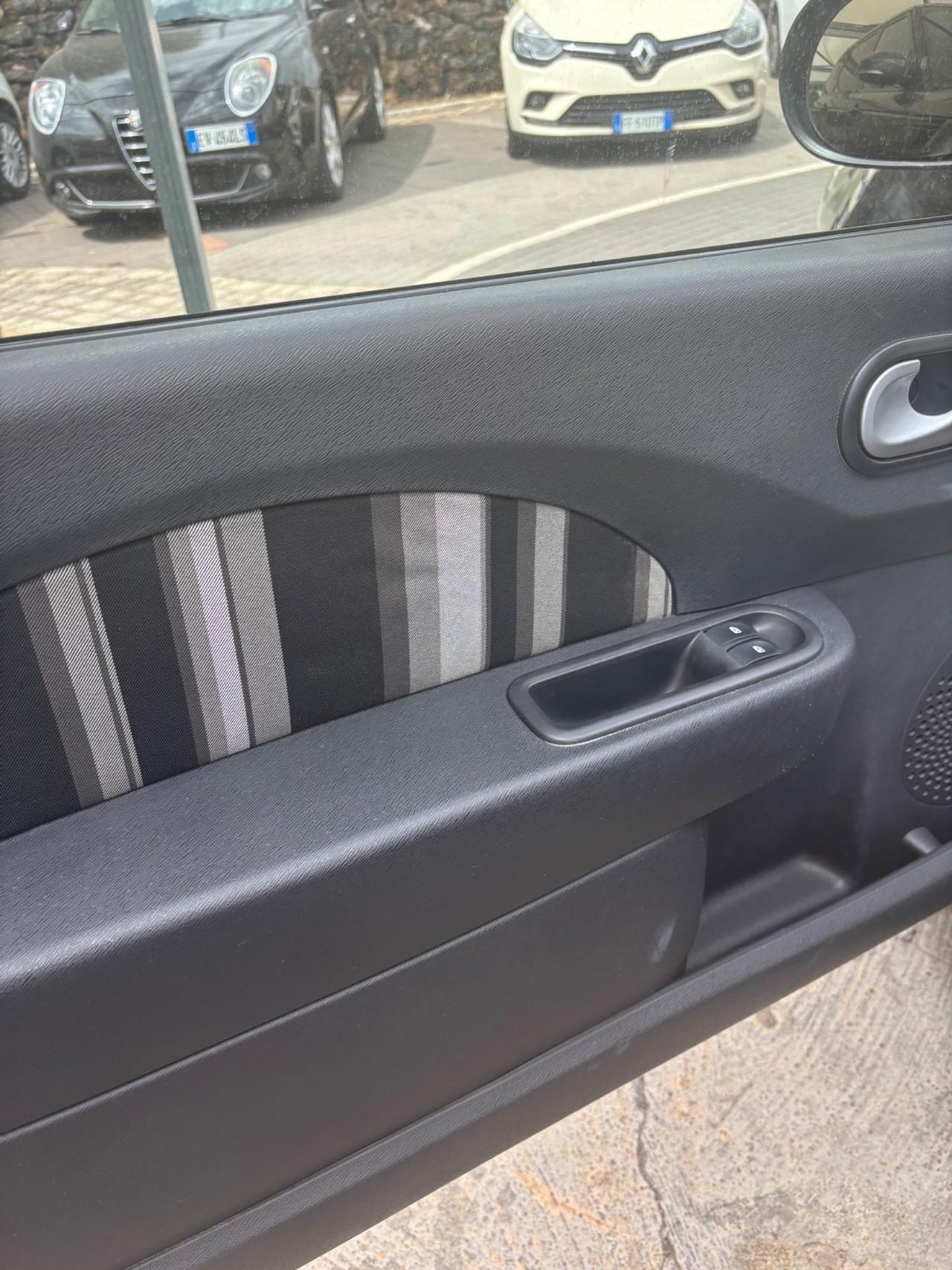 Renault Twingo 1.2 16V Night&Day 04/2014