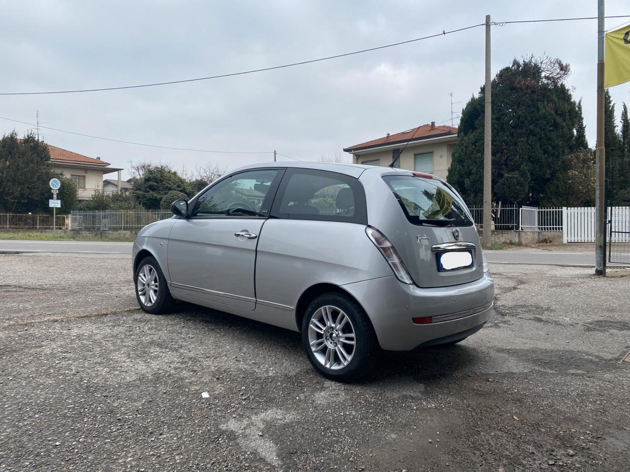 Lancia Ypsilon 1.2 69 CV 5 porte S&S Platinum OK NEOPATENTATI