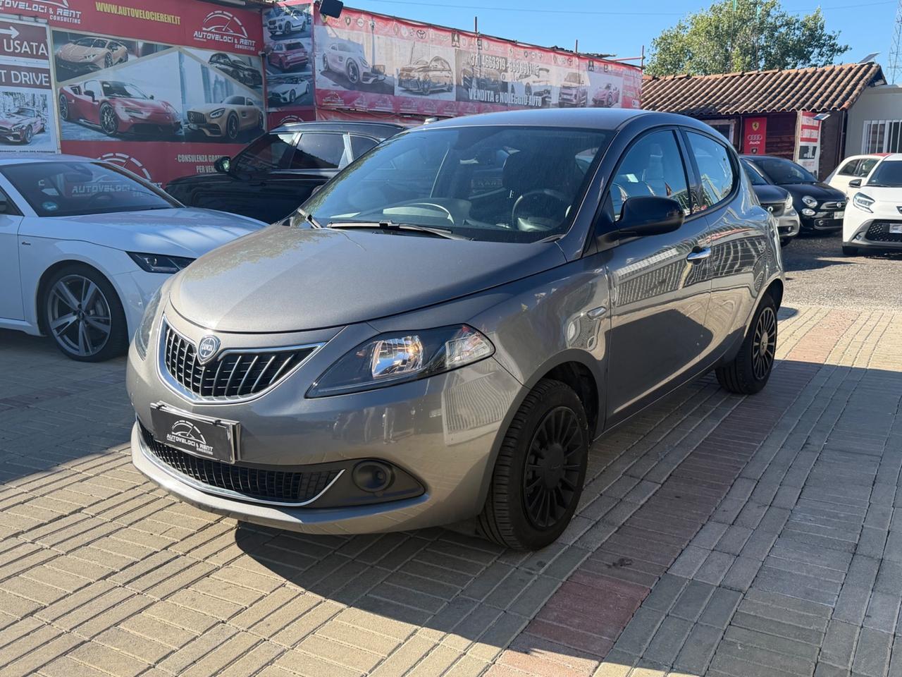Lancia Ypsilon 1.0 FireFly 5 porte S&S Hybrid Ecochic Silver