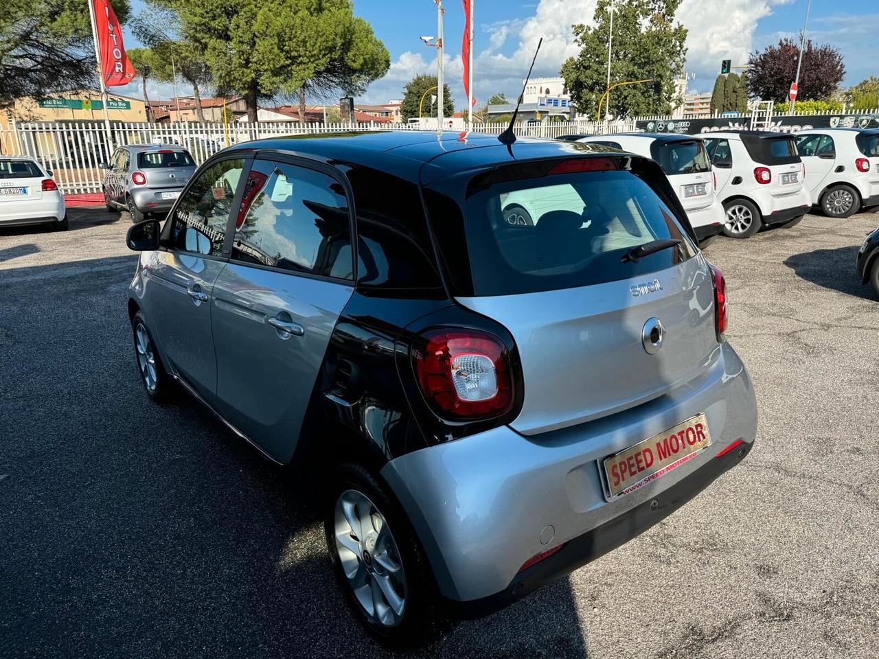 Smart ForFour 70 1.0 twinamic Passion, LED, PANO, NEOPATENTATI