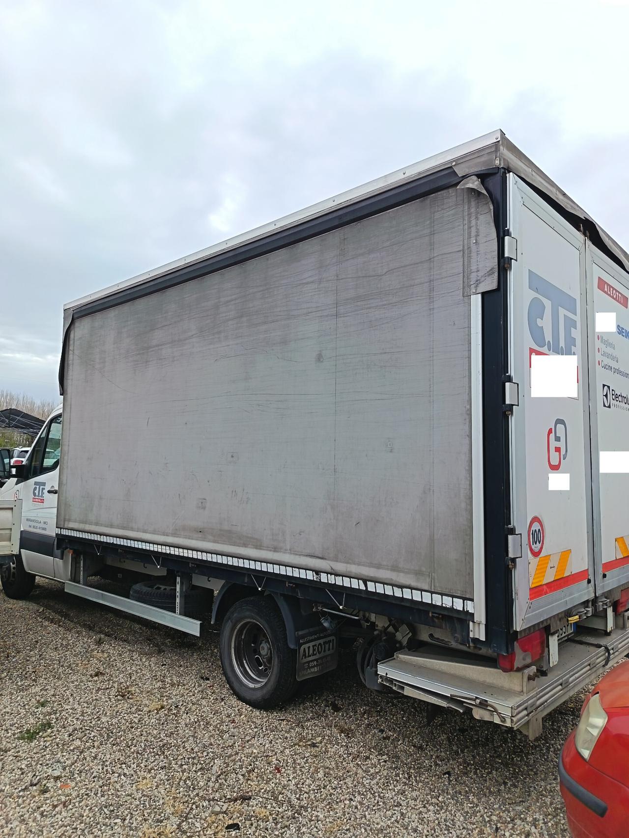 Volkswagen crafter 50 con pedana montacarichi