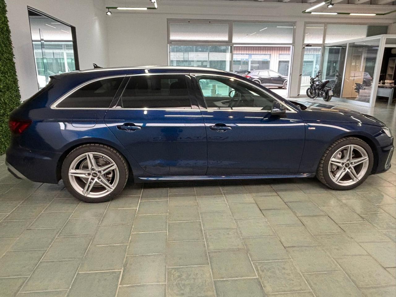 Audi A4 Avant 40 TDI quattro S tronic line edition