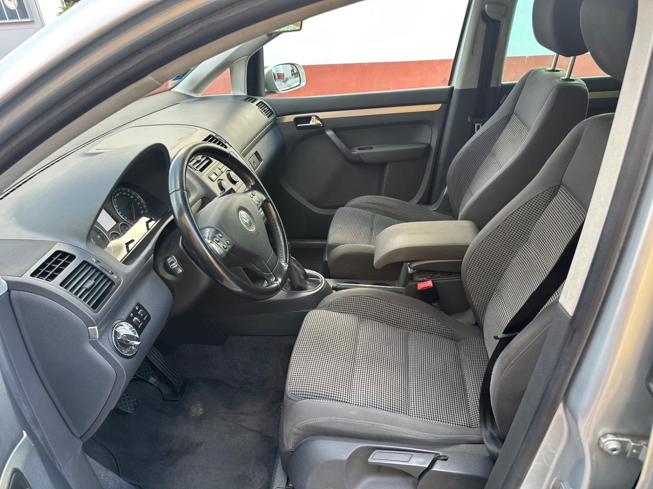 Volkswagen Touran 2.0 TDI Highline Gancio T.
