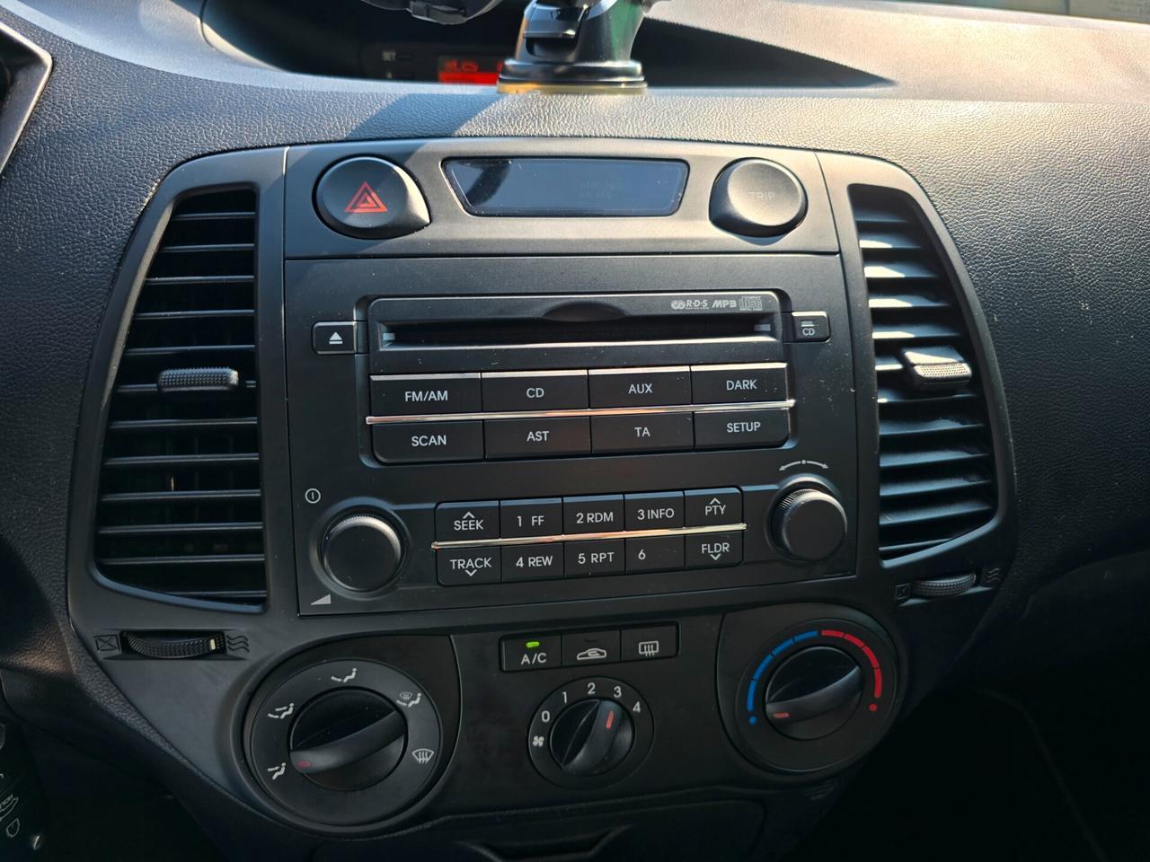 Hyundai i20 1.2BZ/GPL 78CV 78000KM-2009