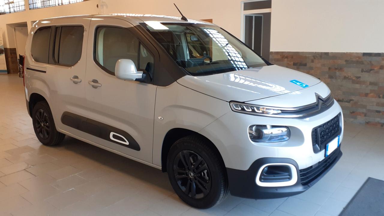Berlingo benzina trasporto disabili pedana €6