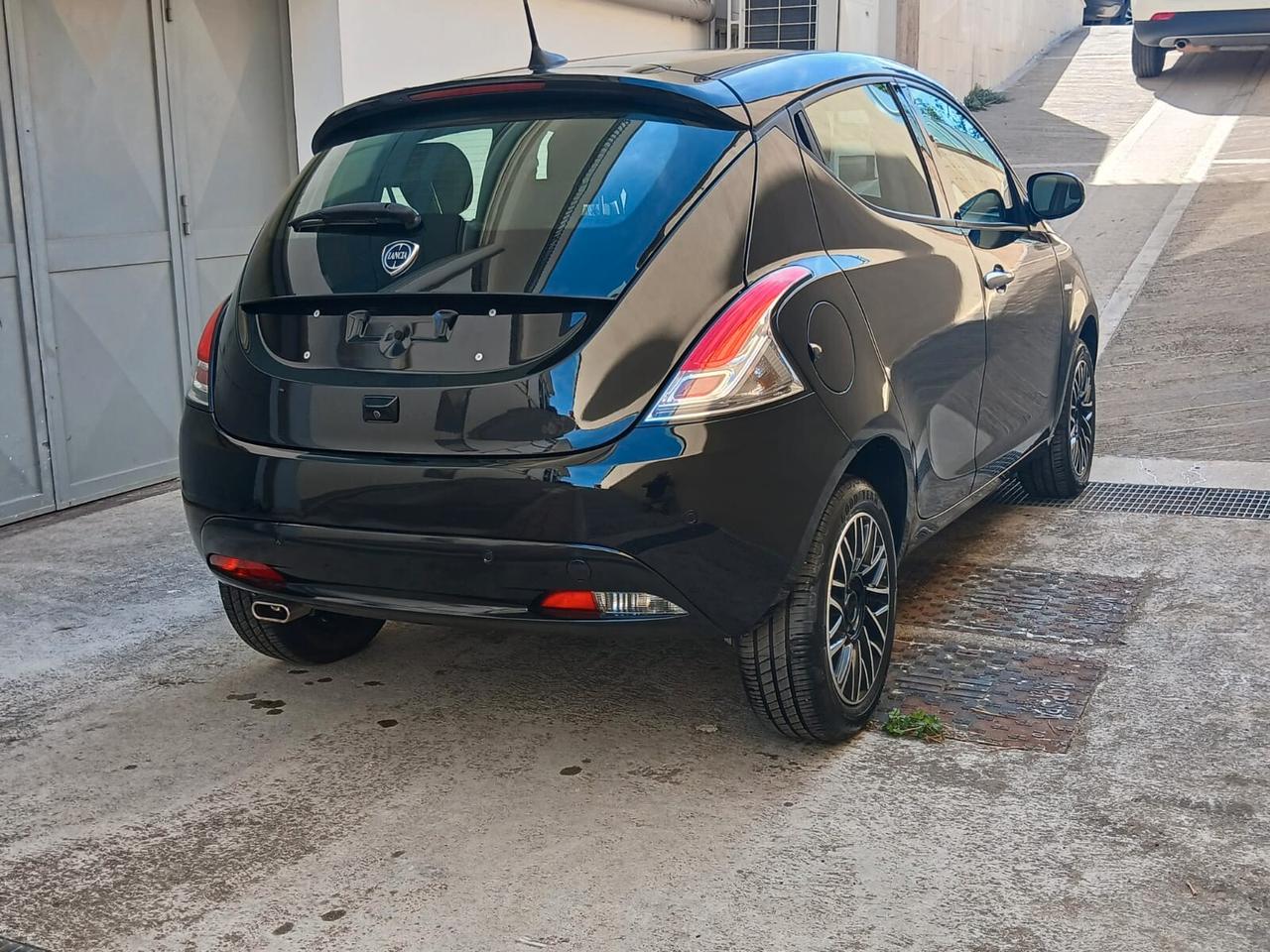 Lancia Ypsilon 1.0 FireFly 5 porte S&S Hybrid Platino