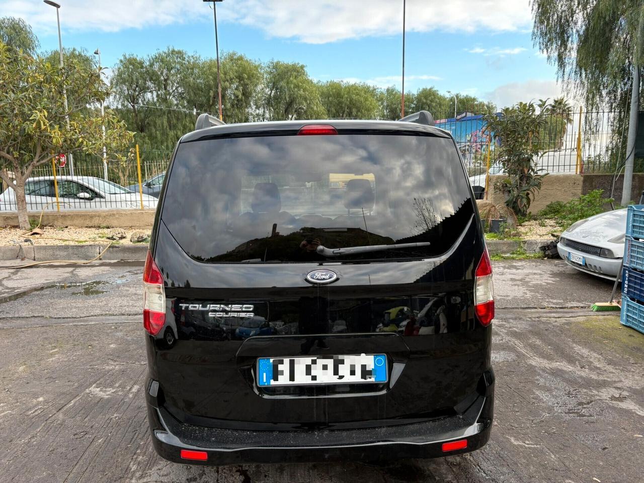 Ford Tourneo Courier 5 p.o.s.t.i. TDCI