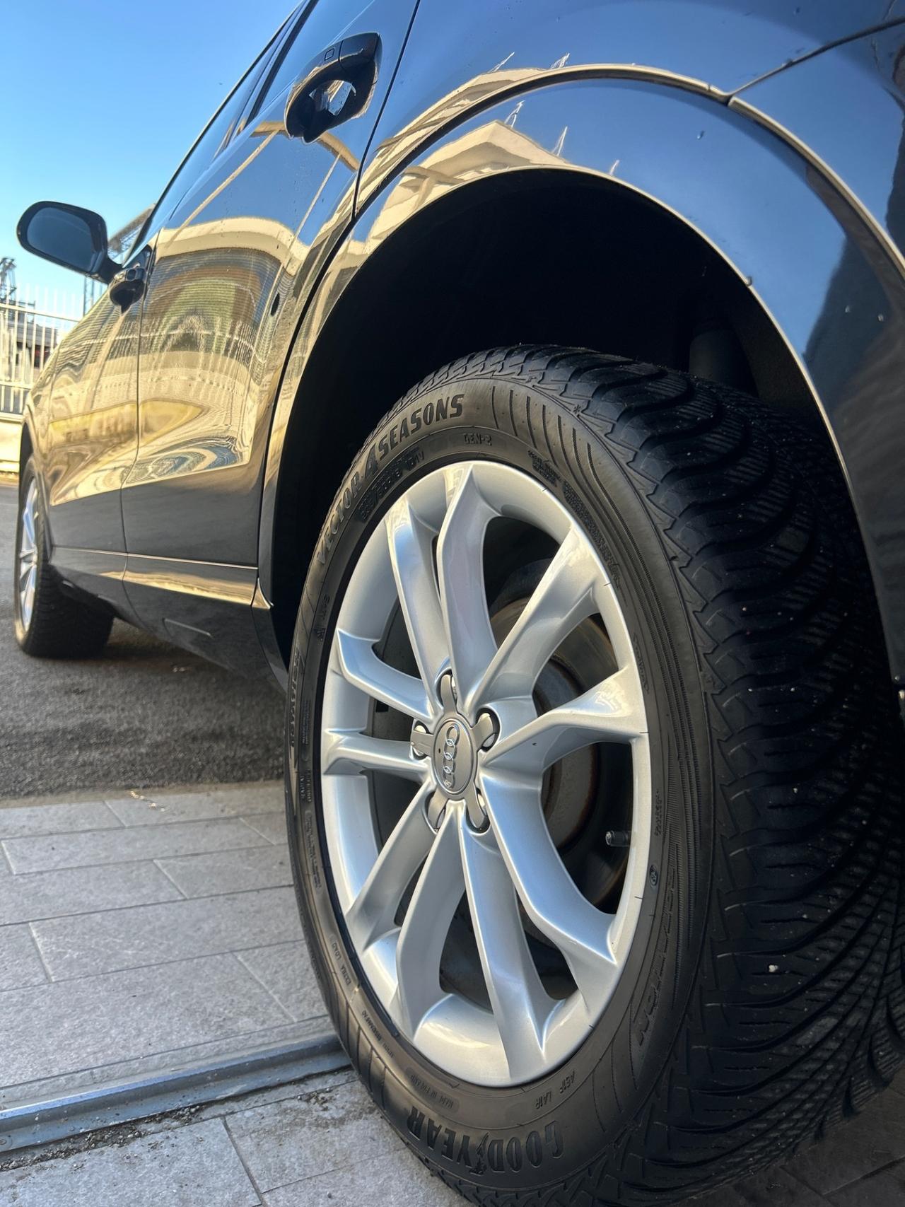 Audi Q3 2.0 TDI 140 cv-2013/LED/NAVI/18”