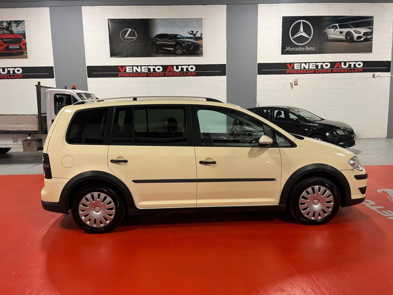 Volkswagen Touran 2.0 TDI DPF DSG Trendline