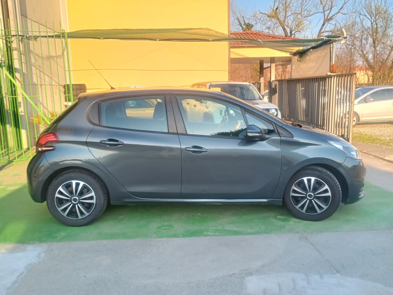 PEUGEOT 208 NEOPATENTATI