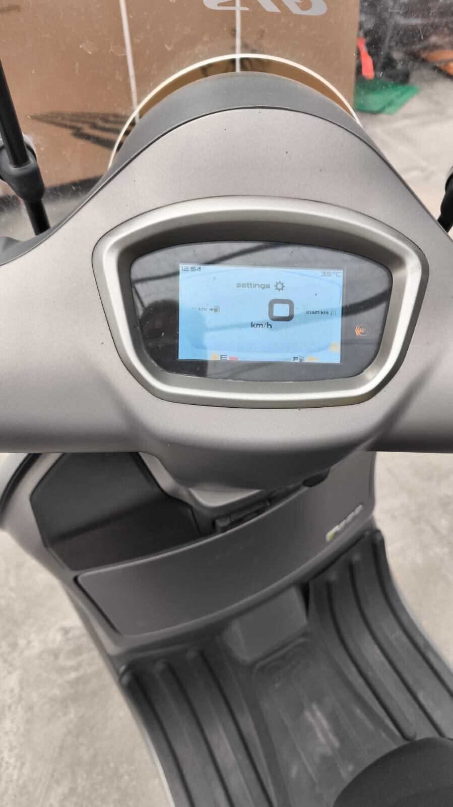 Vespa GTS 300 SUPERTECH del 2024 USATO