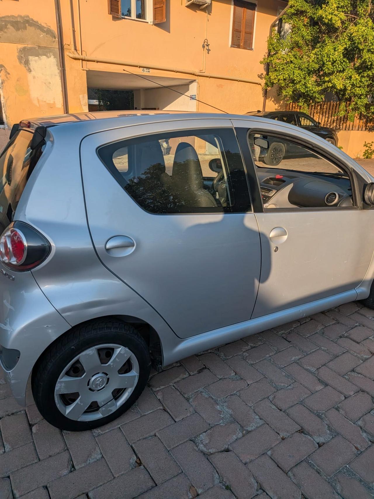 Toyota Aygo 1.0 12V VVT-i 5 porte Sol