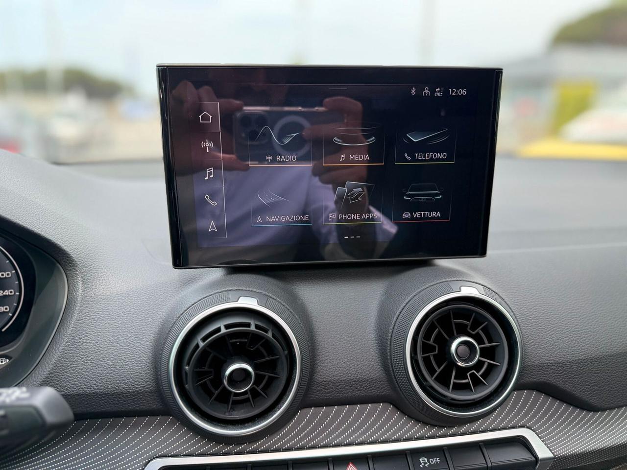 Audi Q2 30 TDI Identity Black