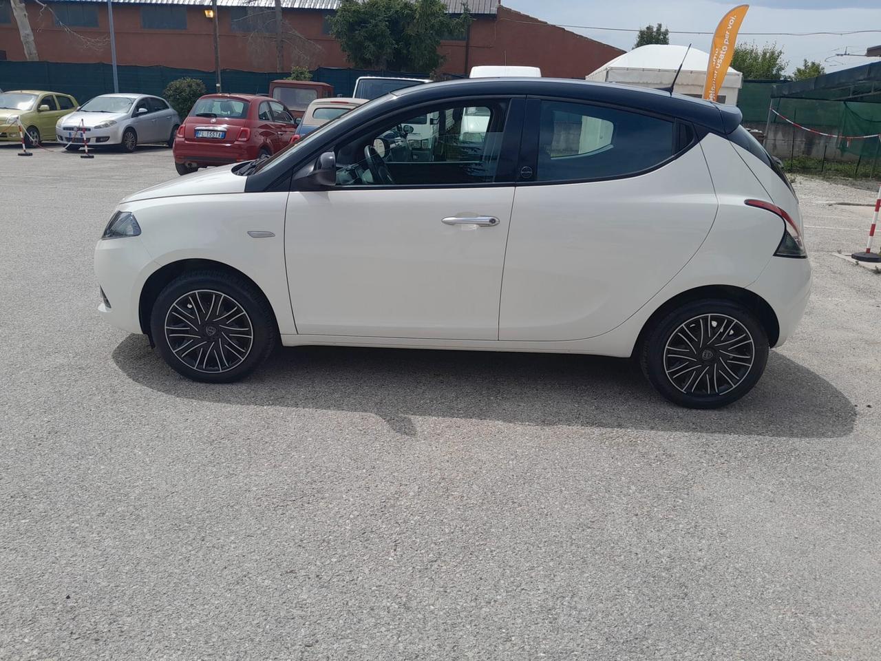 Lancia Ypsilon 1.0 FireFly 5 porte S&S Hybrid Ecochic Gold
