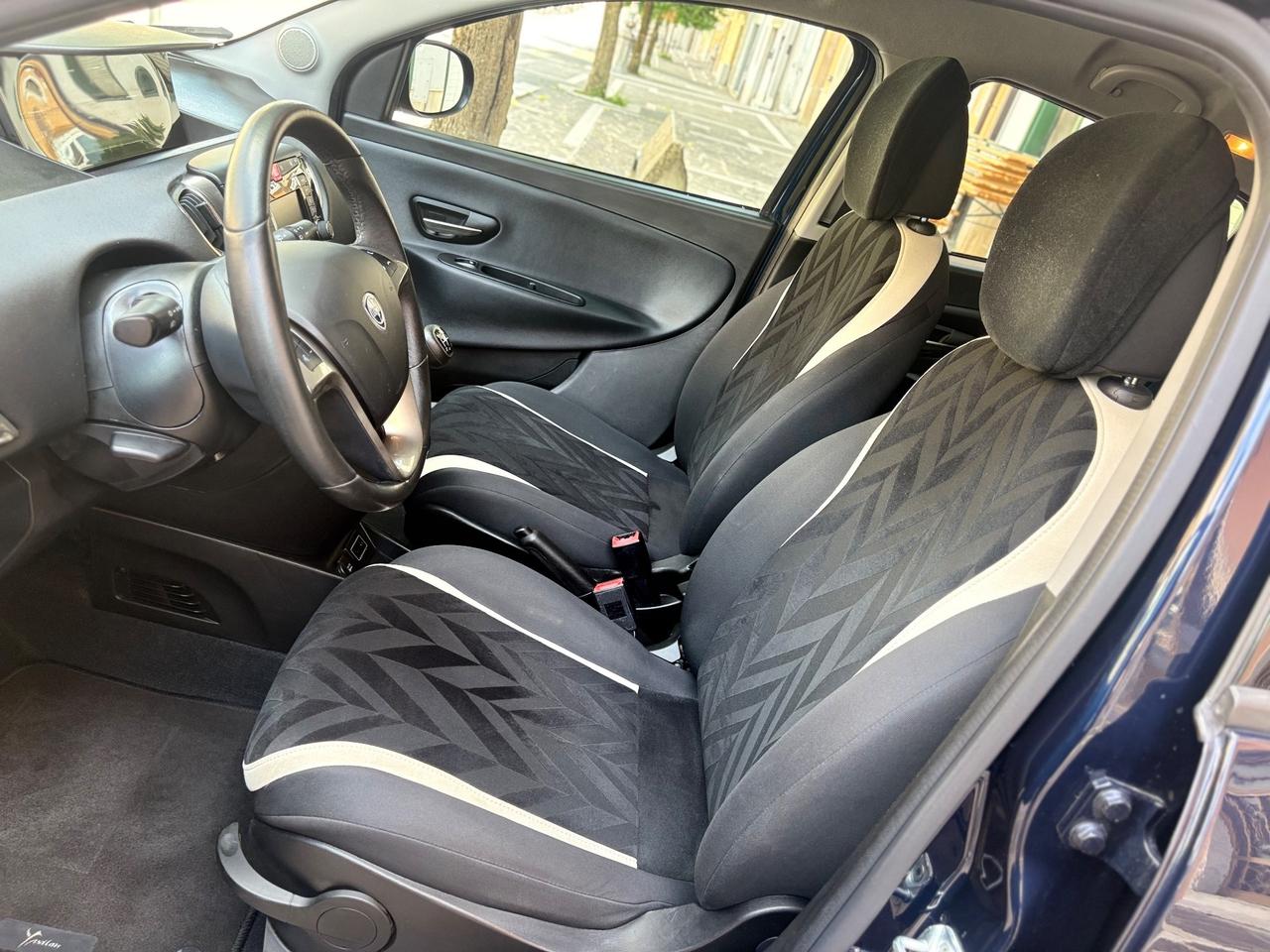 Lancia Ypsilon 1.2 69 CV 5P Gold UCONNECT Blue&Me