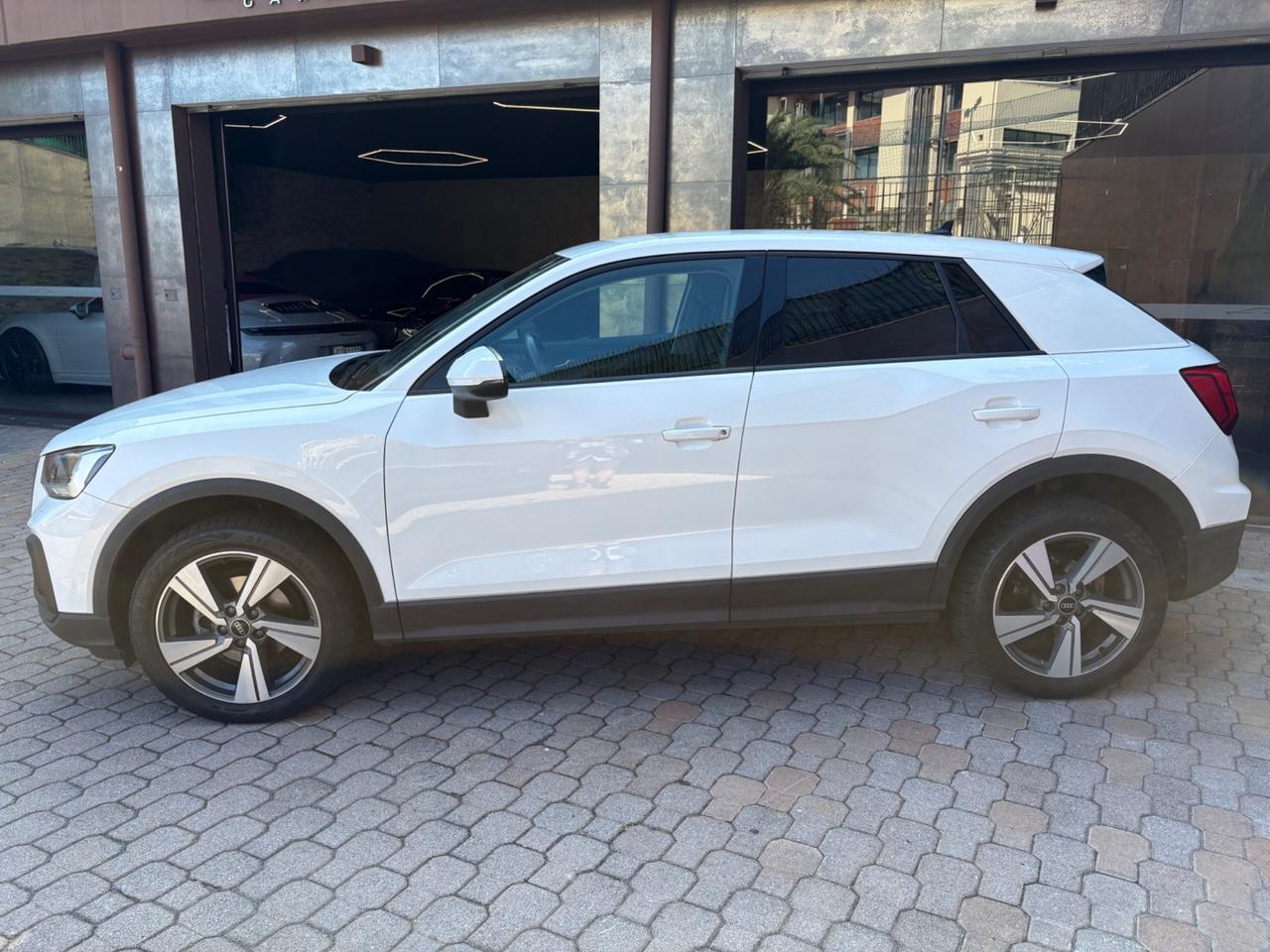 Audi Q2 35 TFSI S tronic Identity Black