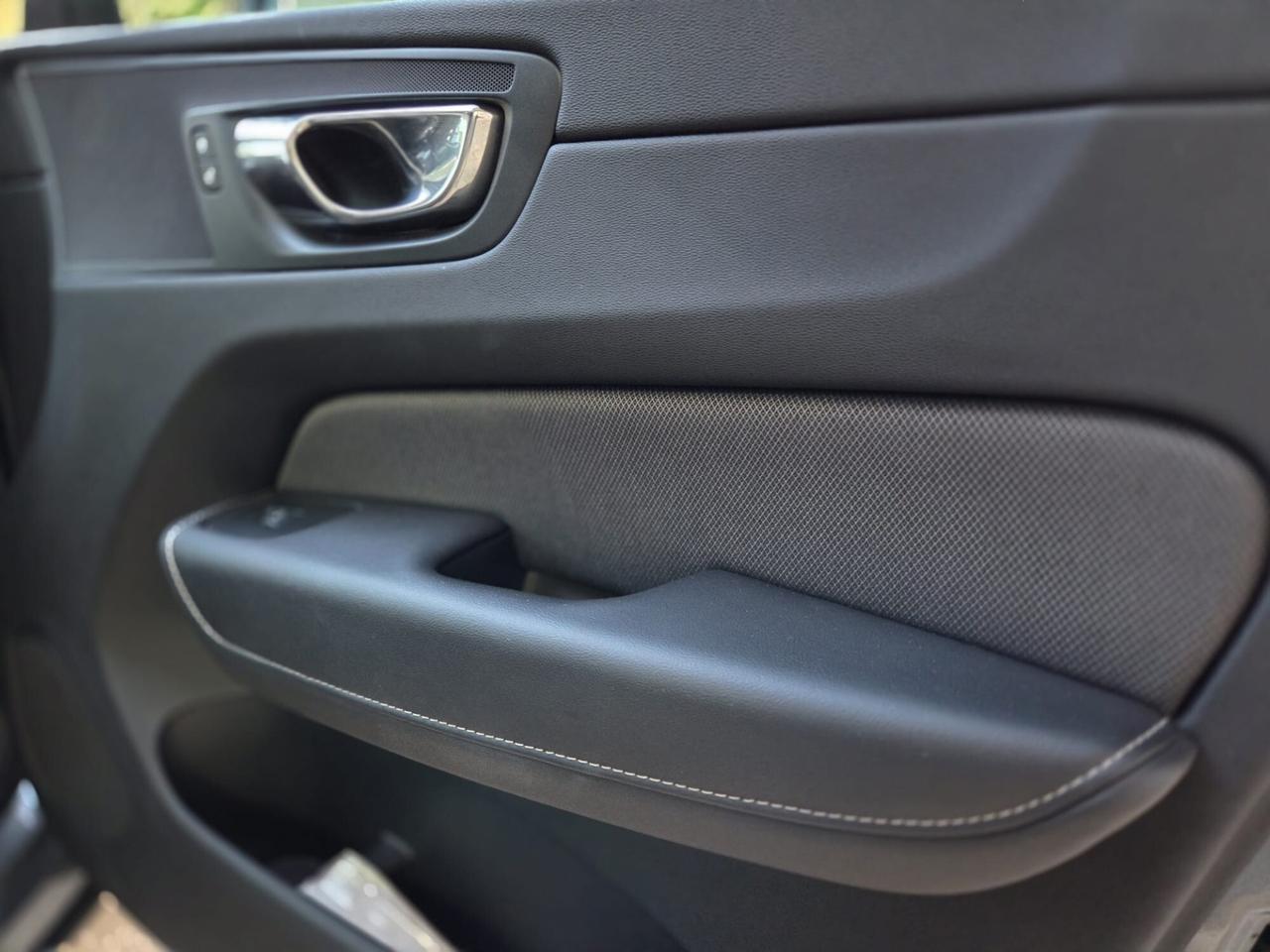 XC60 2.0 b4 R-design awd auto UNICO PROPRIETARIO