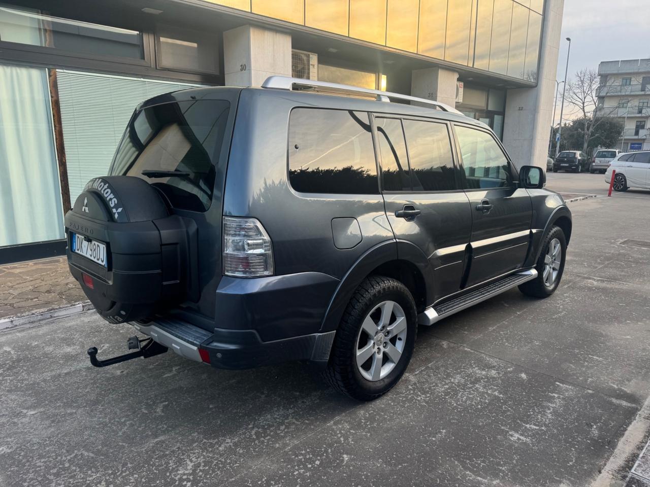 Mitsubishi Pajero 3.2 DI-D Autocarro Manuale Gancio traino