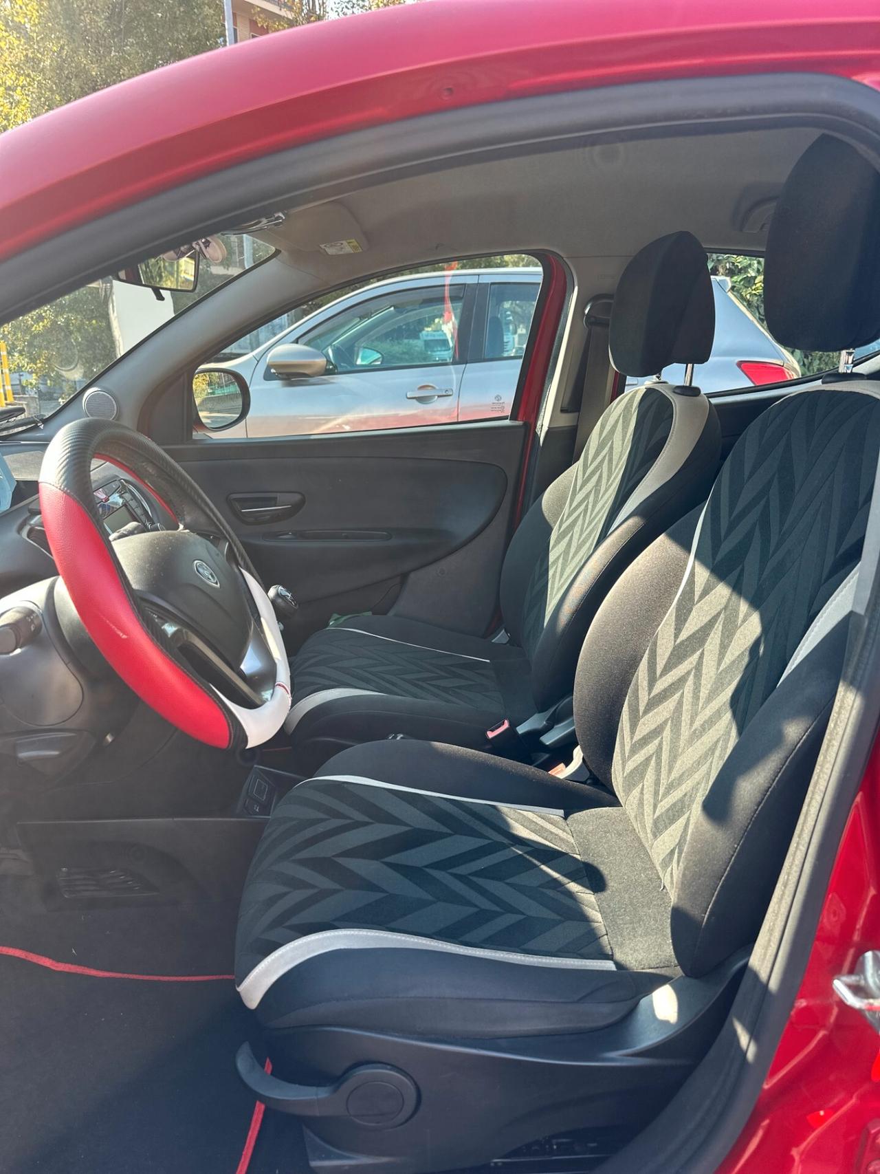 Lancia Ypsilon 1.2 69 CV 5 porte Platinum