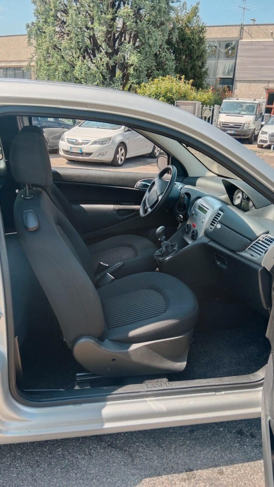 Lancia Ypsilon 1.4 16V MomoDesign