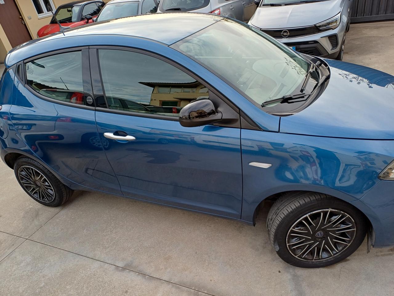 Lancia Ypsilon 1.0 FIRE FLY HYBRID 5 PORTE