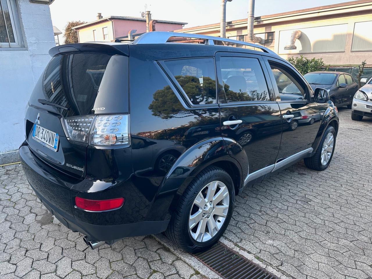 Mitsubishi Outlander 2.2 DI-D Instyle 7 p.ti DPF