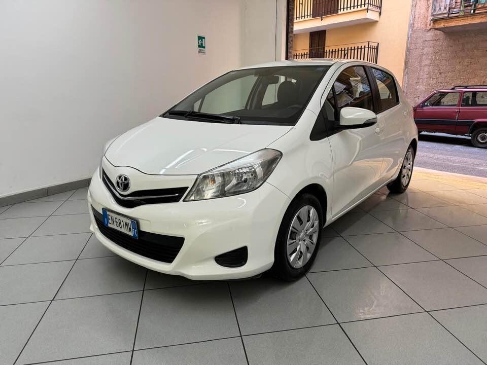 Toyota Yaris 1.0 5 porte anche per Neopatentati