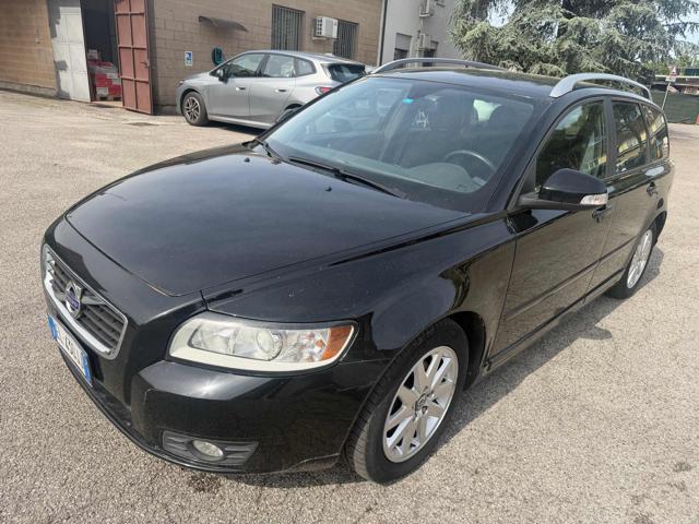 VOLVO V50 D2 R-design senza nessun lavoro da fare