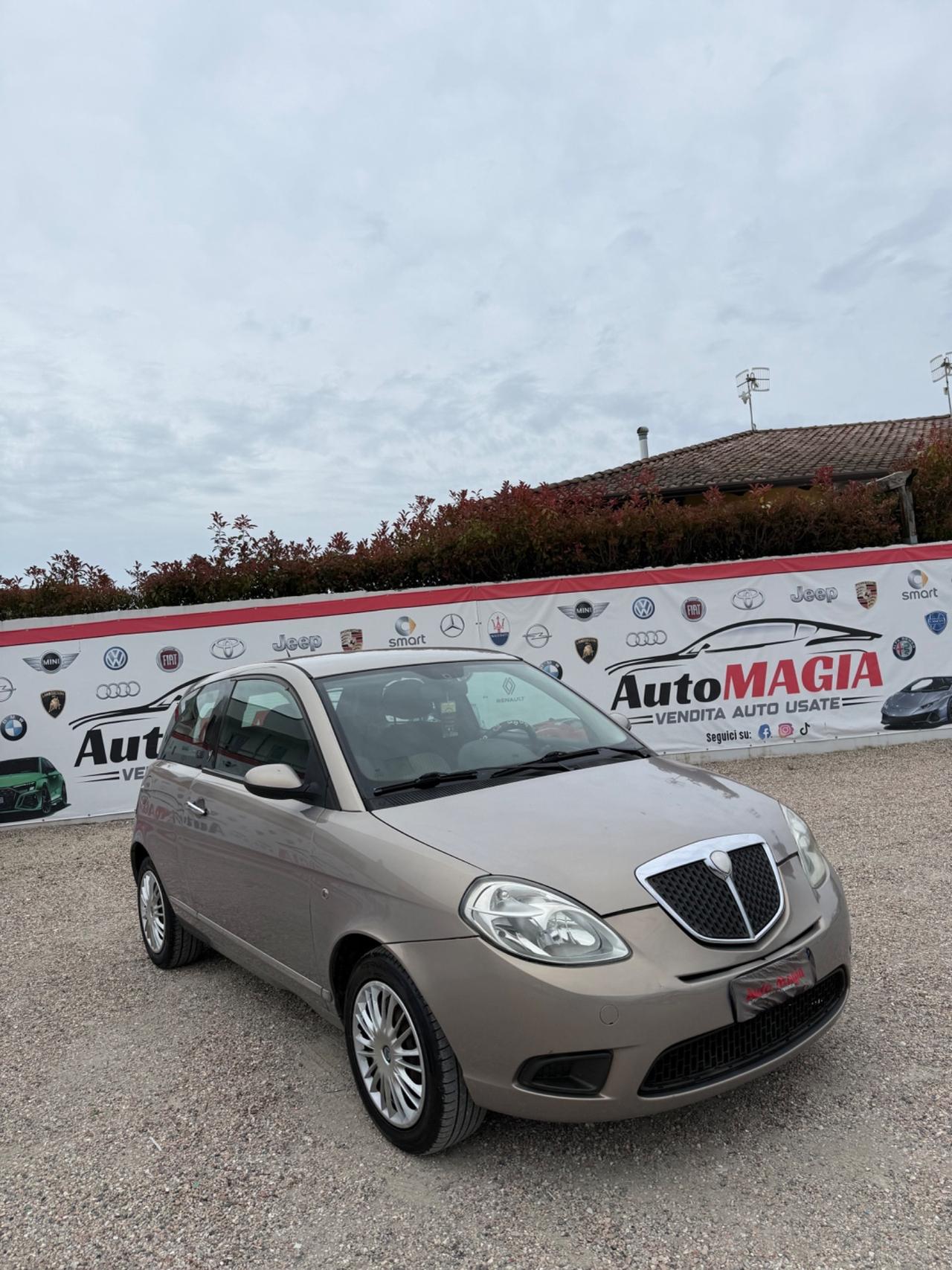 Lancia Ypsilon 1.3 MJT 75 CV Platino