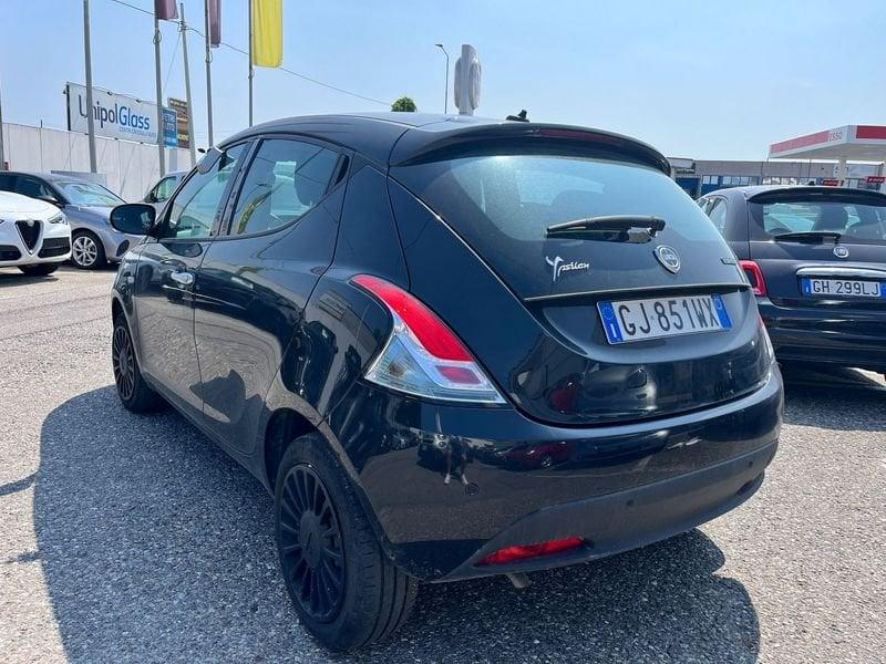 Lancia Ypsilon 1.0 FireFly 5 porte S&S Hybrid Silver