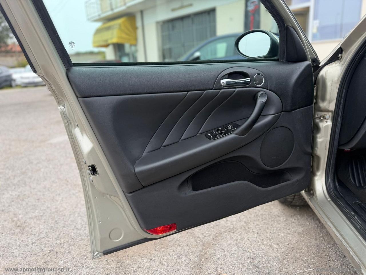 ALFA ROMEO 147 1.6 TS 105CV 5p. Distinctive