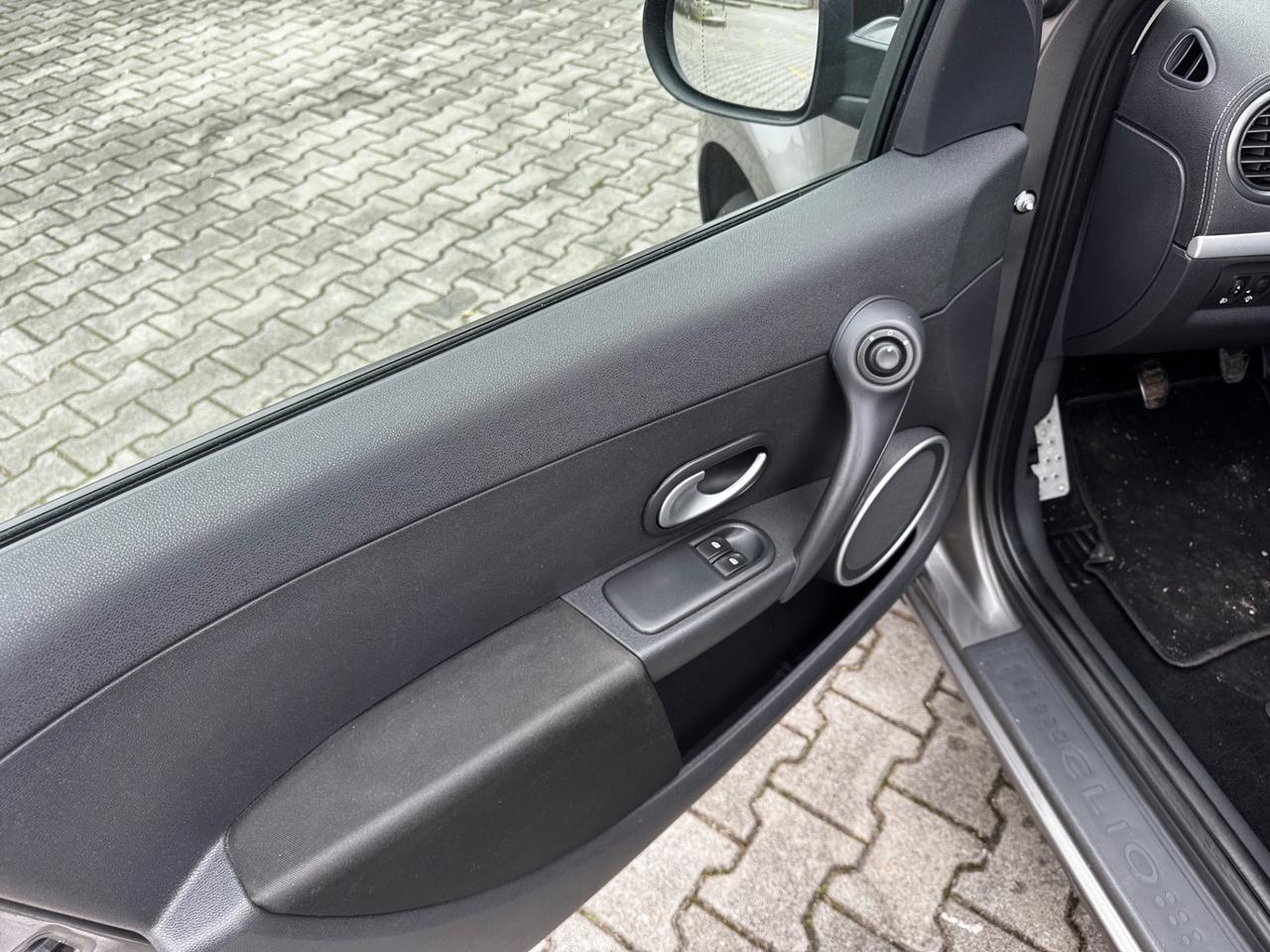 Renault Clio 1.5 dCi 85CV 5 porte con GANCIO TRAINO