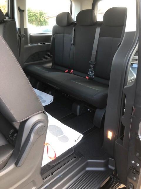 Hyundai Staria 1.6 HEV AT 2WD 9 posti Wagon