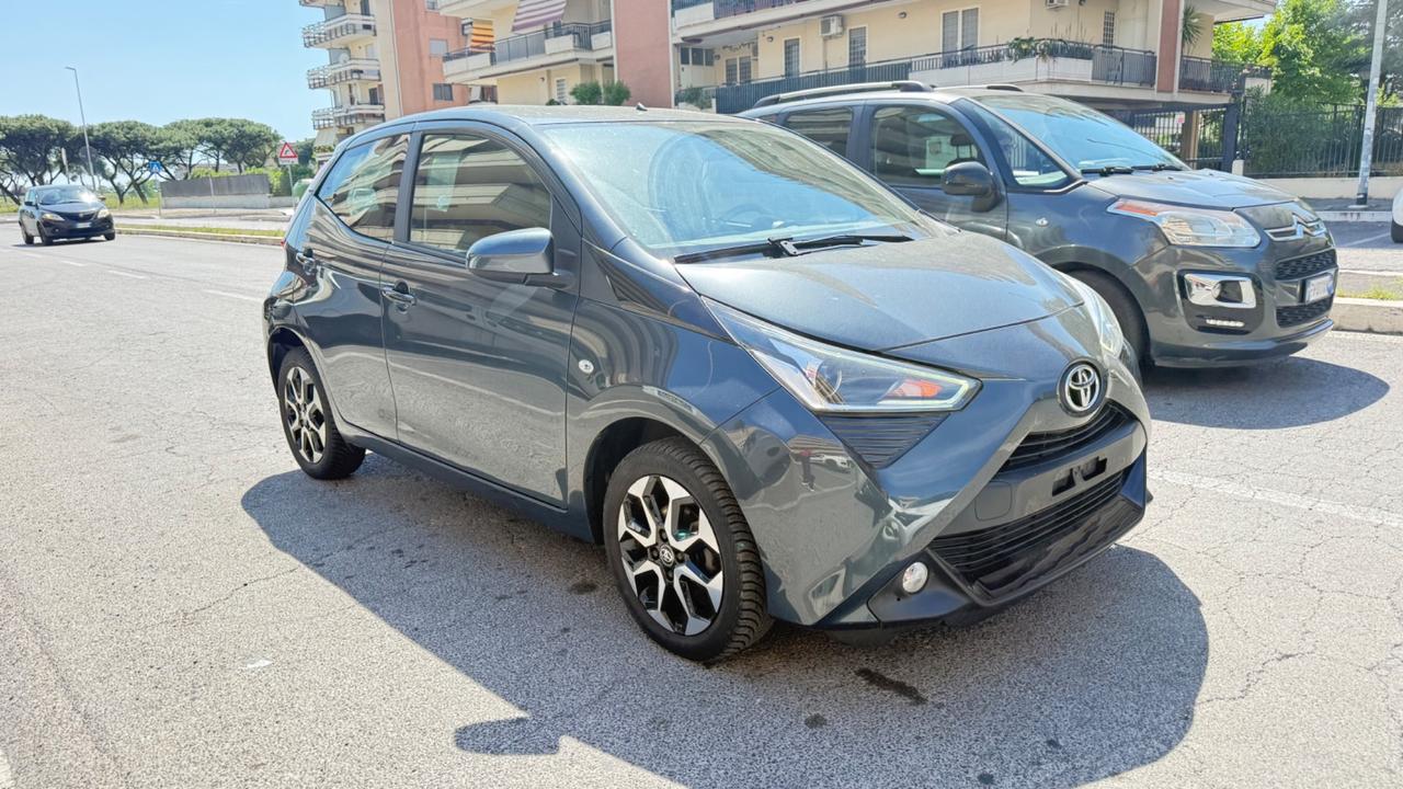 Toyota Aygo 1.0 VVT-i 72 CV 5 porte x-play LED NAVI KAMERA CERCHI 16 PDC BLUETOOTH