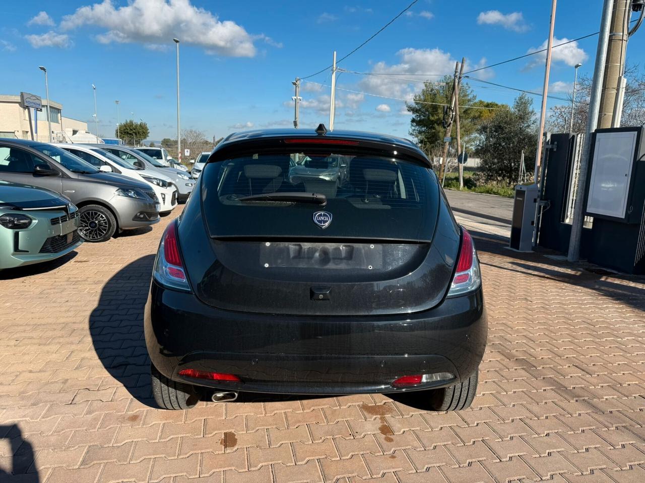 Lancia Ypsilon 1.0 FireFly 5 porte S&S Hybrid Platino