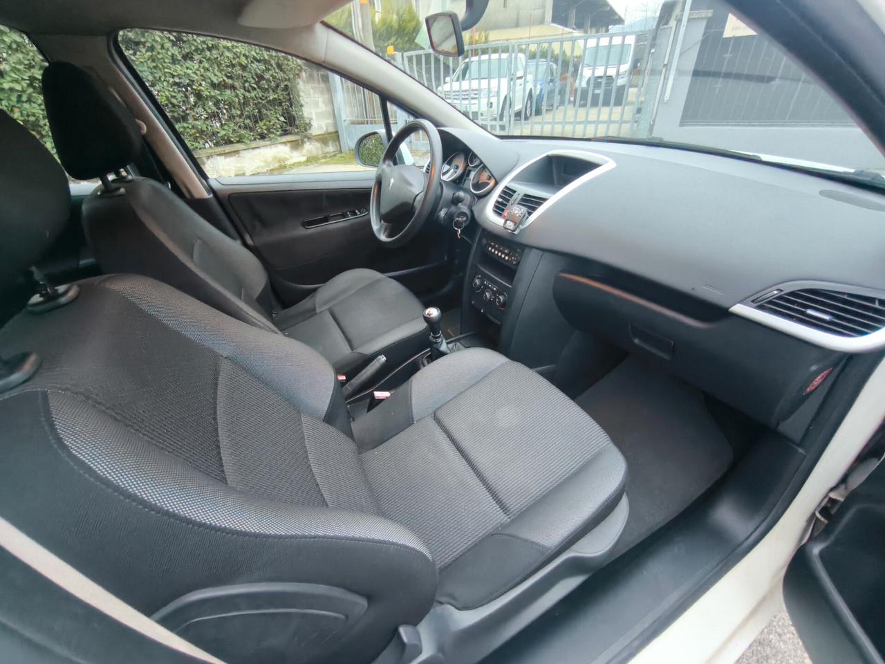 PEUGEOT 207 1,4 BENZINA- OK NEOPATENTATI