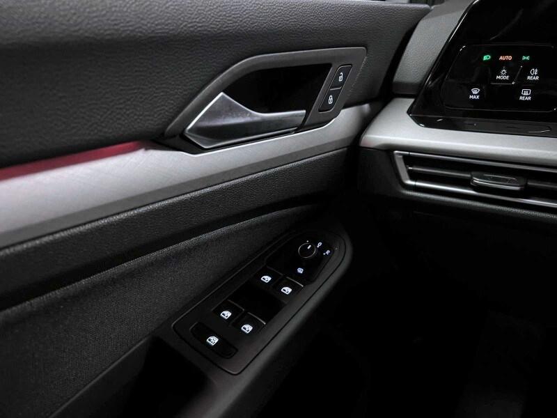 VOLKSWAGEN Golf 8ª serie Golf 1.0 eTSI EVO DSG...