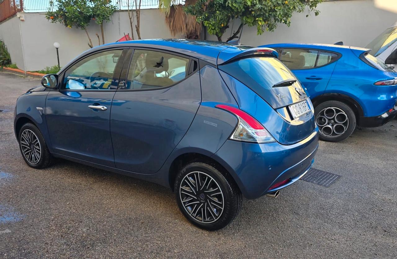 Lancia Ypsilon 1.0 FireFly 5 porte S&S Hybrid Ecochic Gold