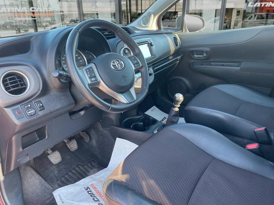 Toyota Yaris 1.4 d-4d 5p con TETTO PANORAMICO E NAVI