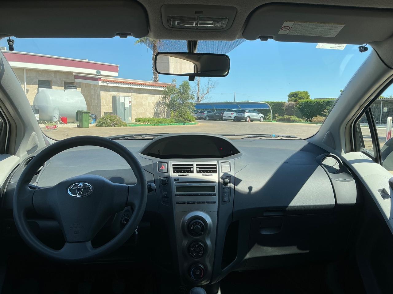 TOYOTA YARIS 1.0 BENZINA 2011