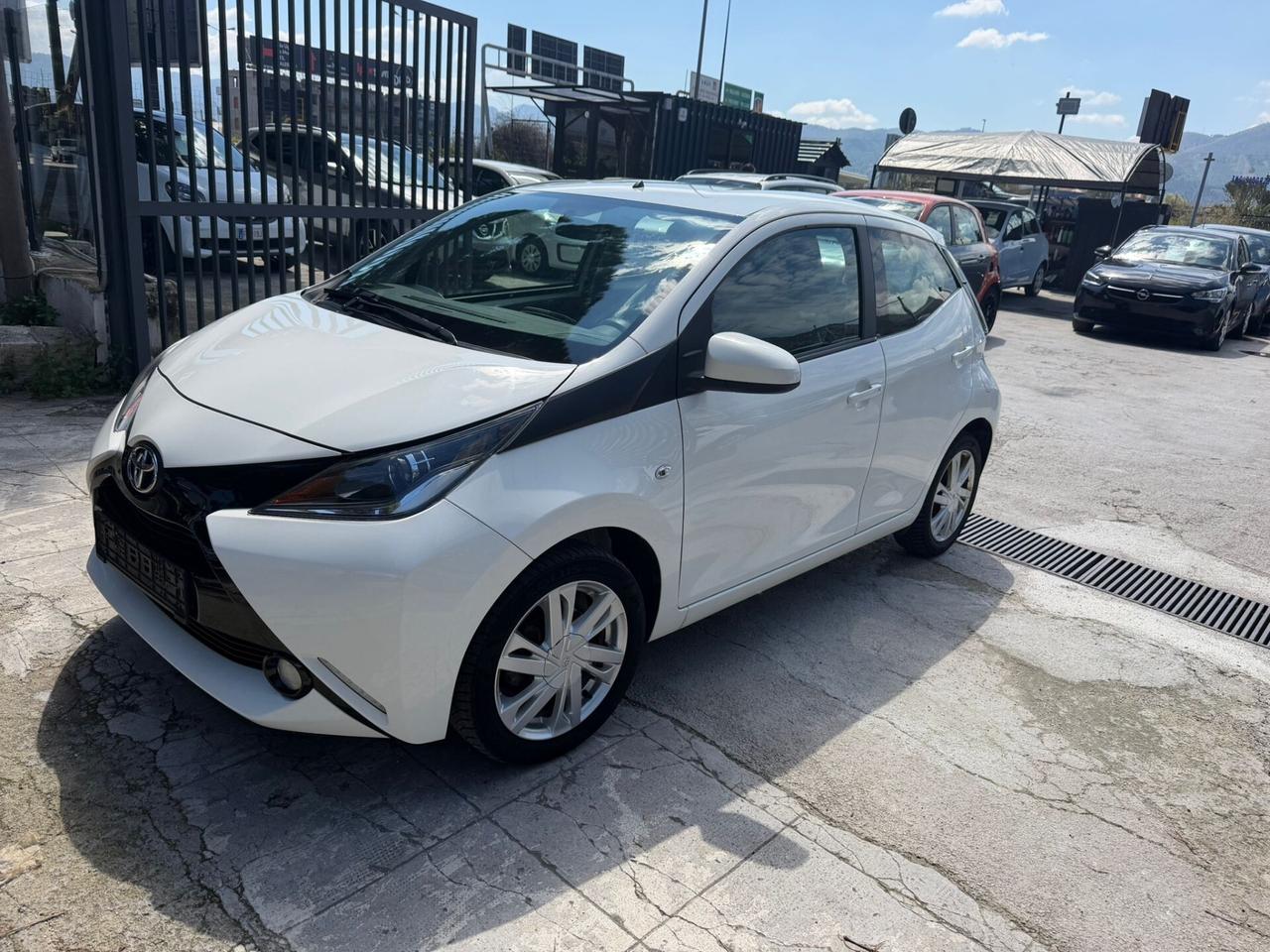 Toyota Aygo 1.0 VVT-i 69 CV 5 porte x-clusiv