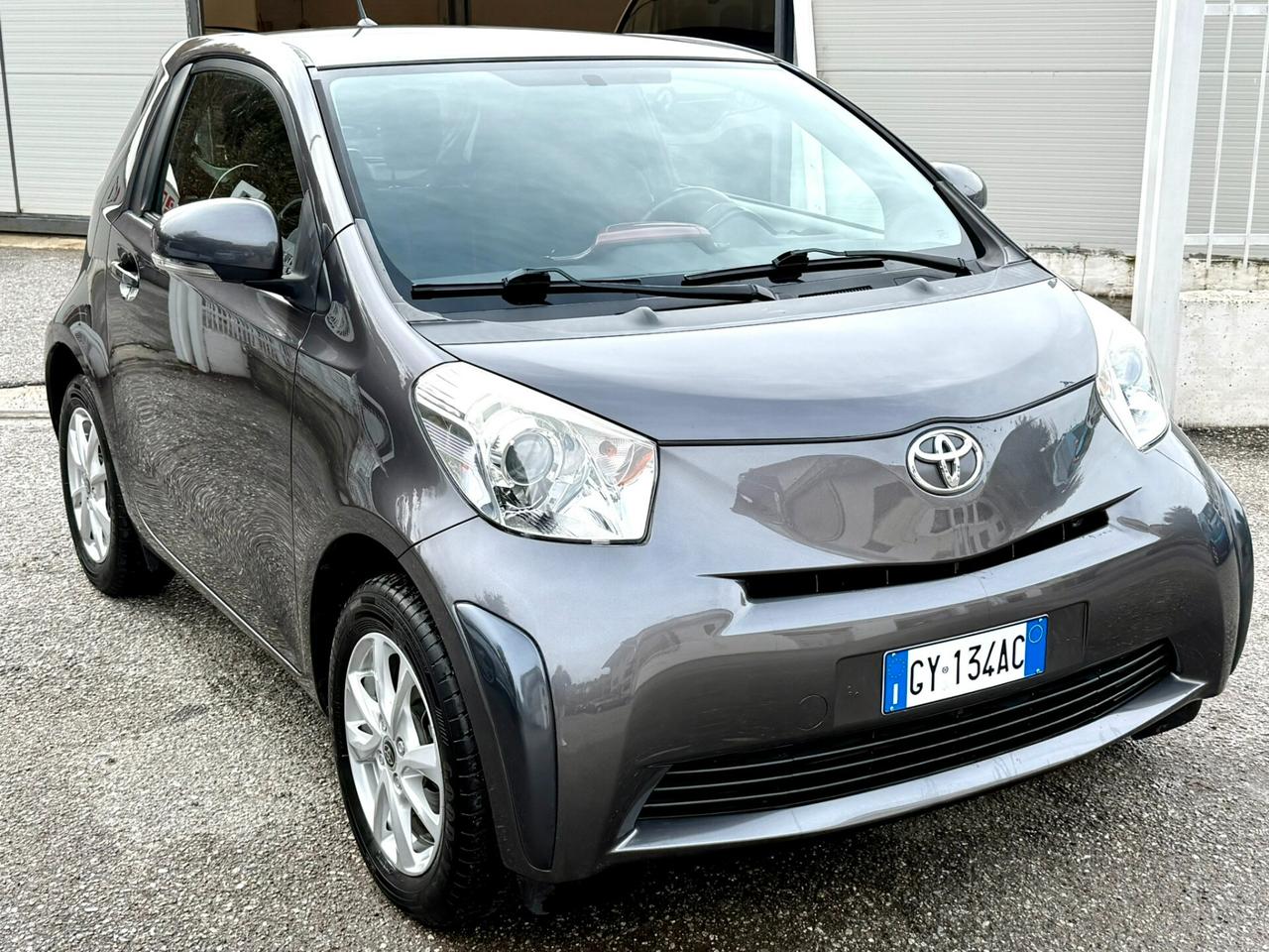 Toyota iQ 1.0 Lounge 4 Posti
