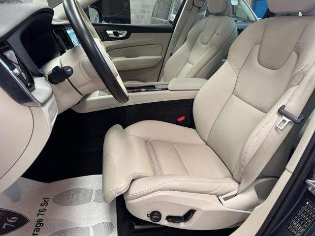 VOLVO XC60 B4 (d) AWD auto Ultimate Dark Gancio Originale