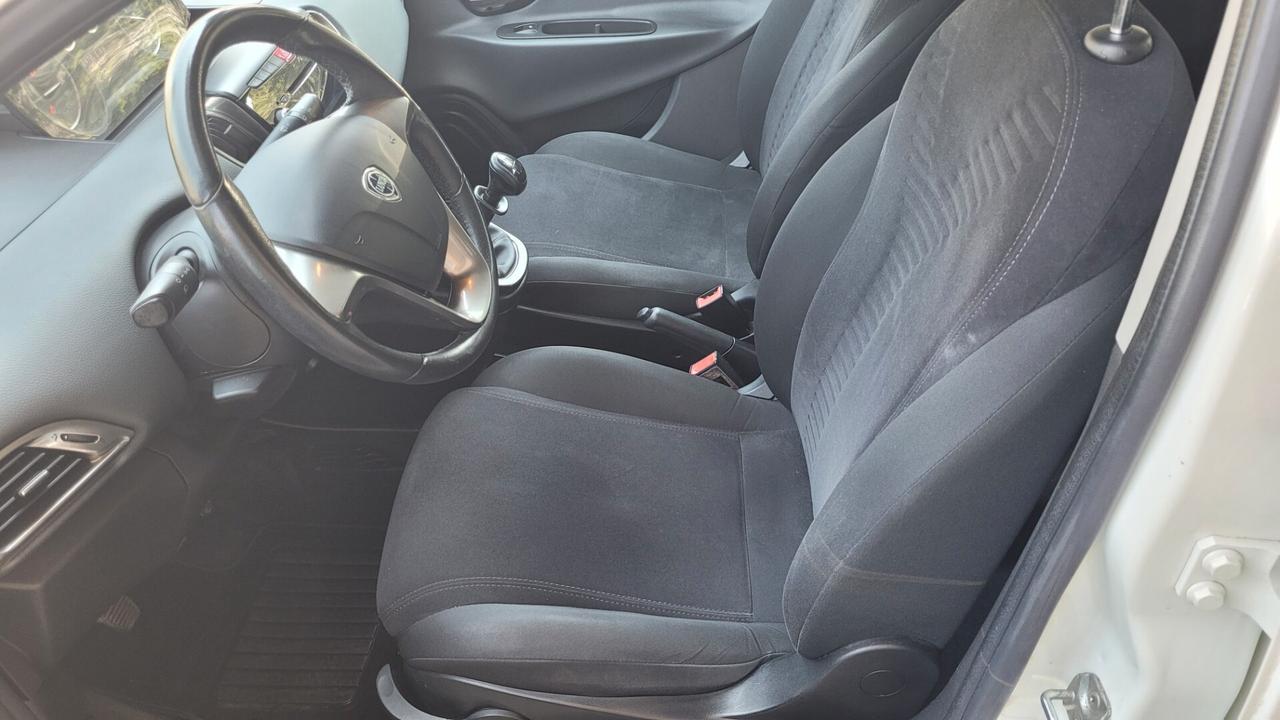 Lancia Ypsilon 1.2 5 porte Platinum ..