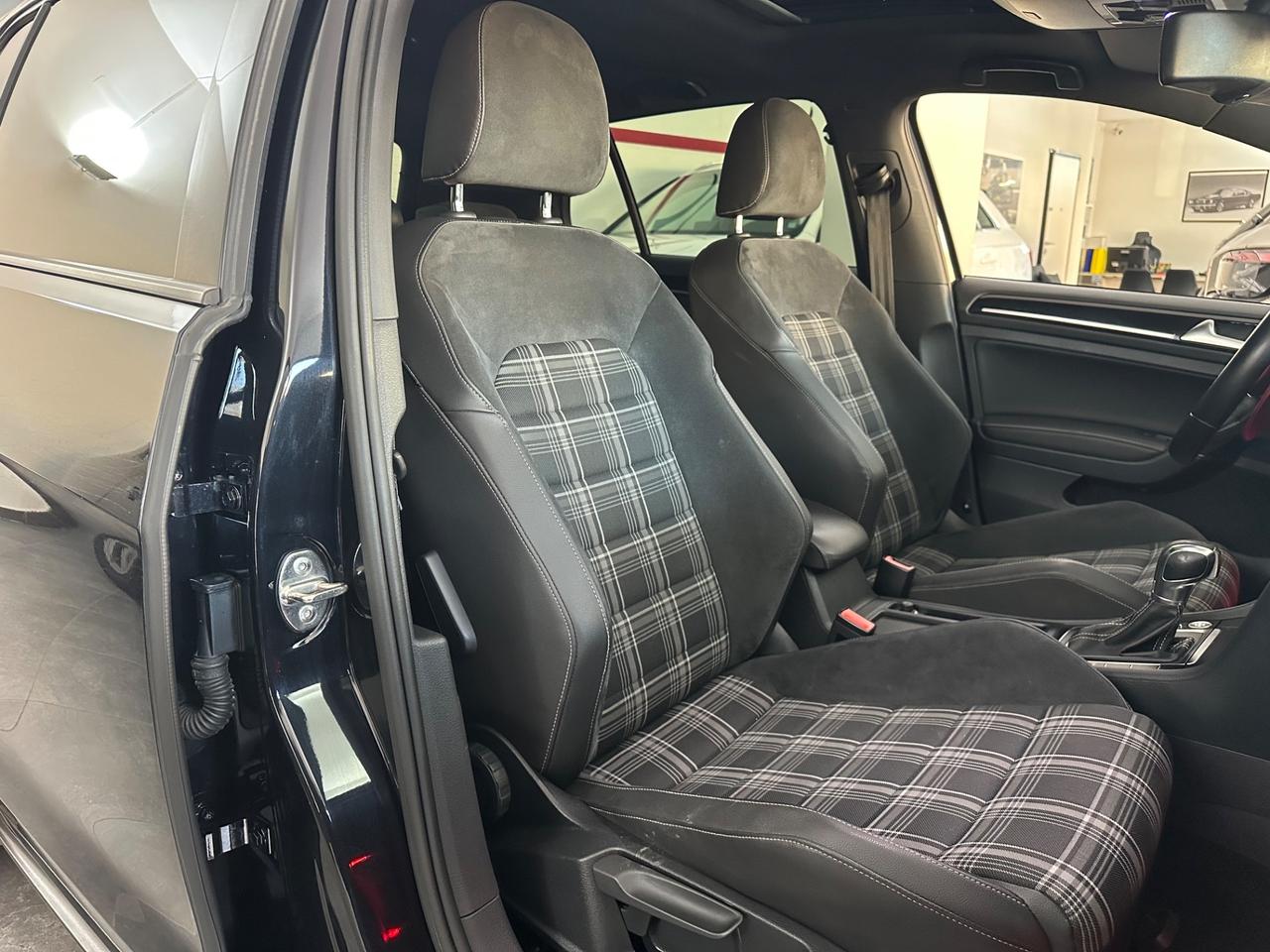 Volkswagen Golf 2.0 TDI DSG 5p. Highline BlueMotion Technology