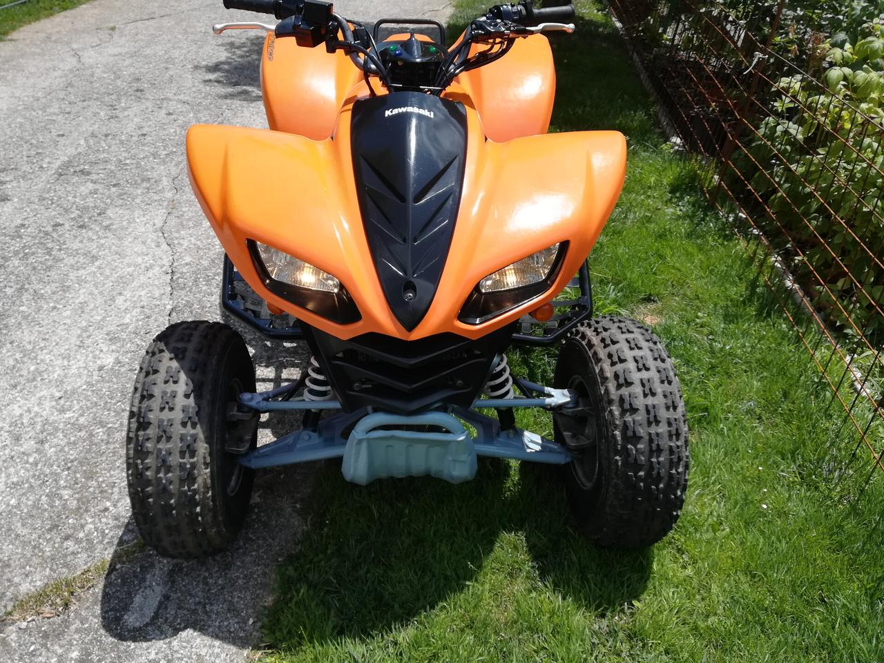 Kawasaki KFX 700 automatico con retro patente b